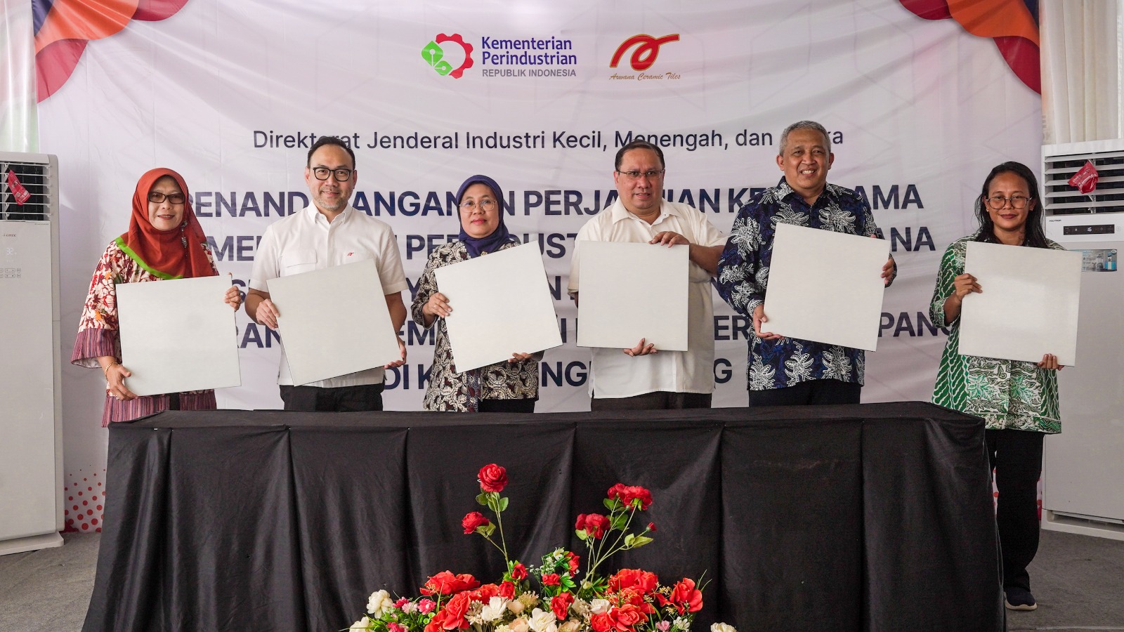 Arwana Ceramics Continues Support for SMEs with Latest Ceramic Tile Donation