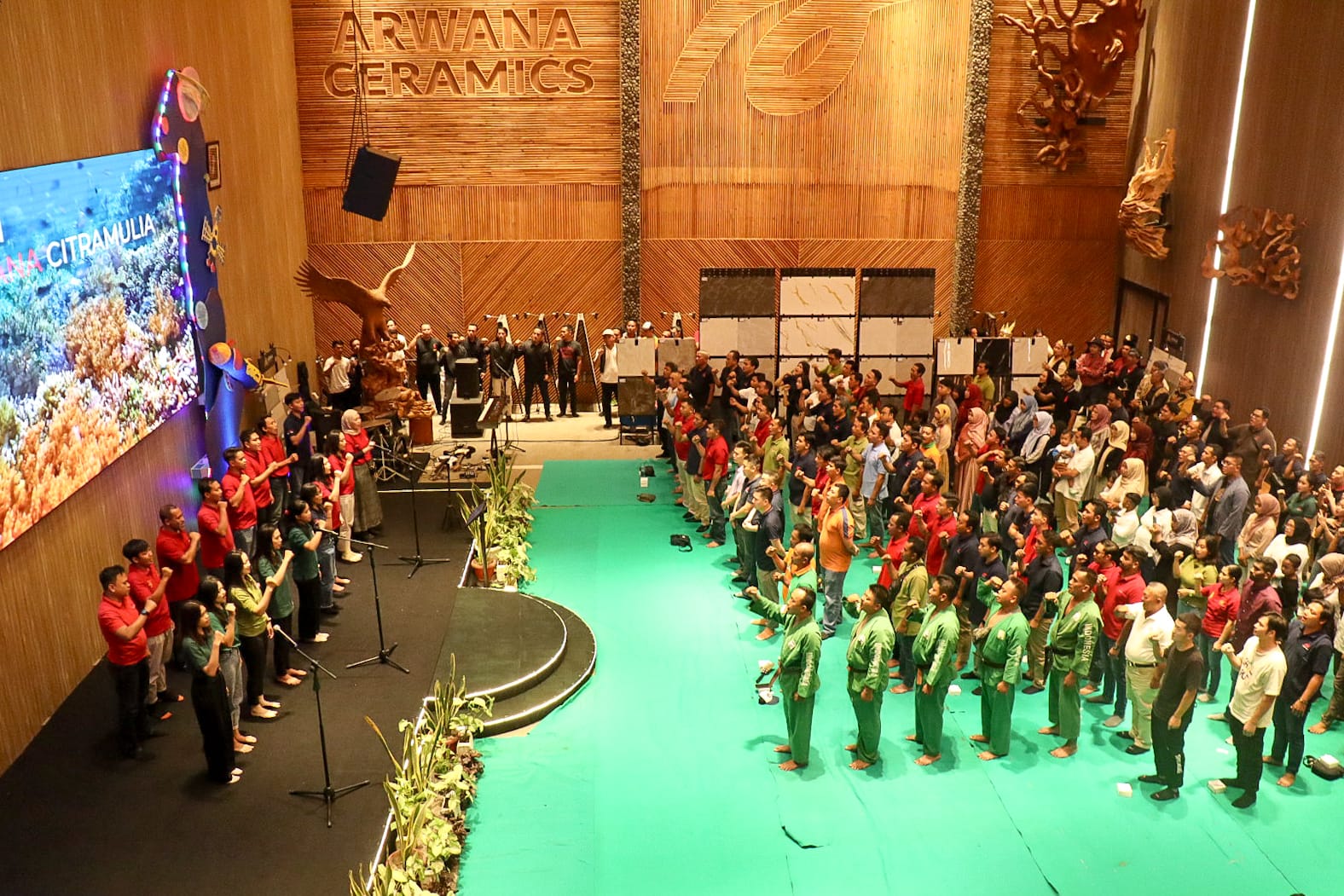 Presidential Chief of Staff Anto Mukti Putranto inaugurates Arwana Ceramics Head Office, and New Year celebrations take place at various company locations