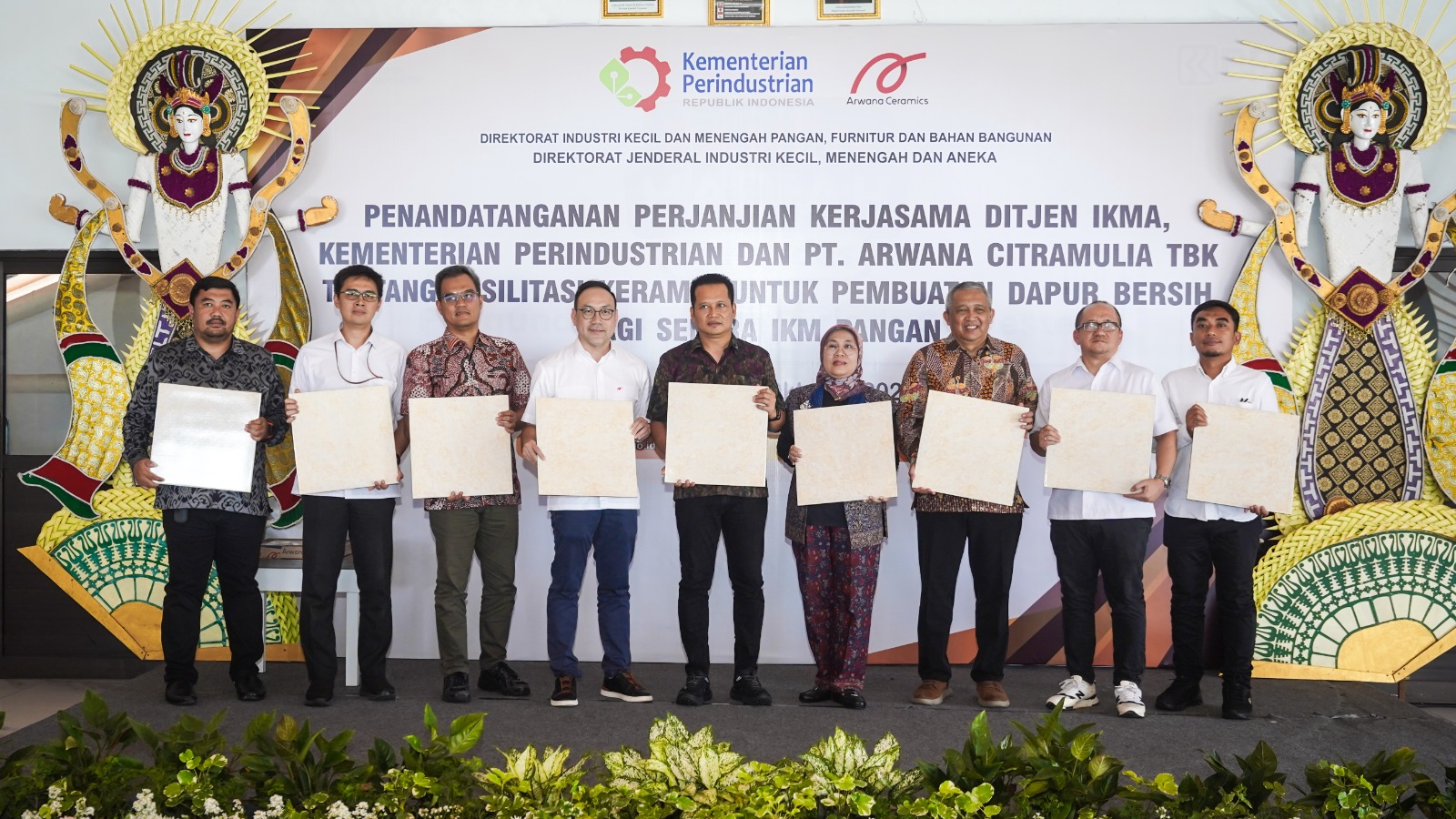 Arwana Ceramics donates tiles for hygienic kitchens of micro, small, and medium enterprises.